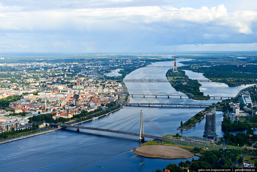 Основание города риги. Латвия Рига. Латвия с высоты птичьего полета. Рига вид с реки Даугавы. Рига с высоты птичьего полета.