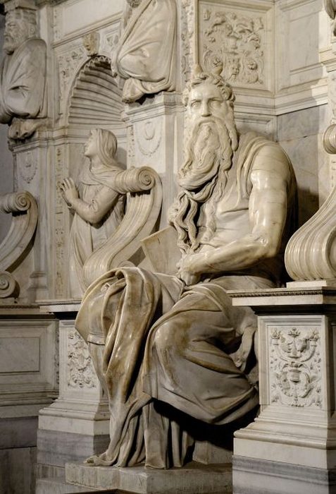 Статуя «Моисея» работы Микеланджело в церкви Сан-Пьетро-ин-Винколи, Рим